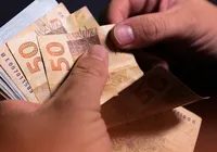 Prazo para pagamento do 13º termina nesta sexta, saiba quanto vai receber imagem