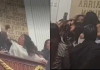 Deputados trocam tapas e puxões de cabelo durante sessão; veja vídeo imagem