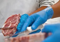 R$ 340 por meio quilo de carne: preço em supermercado revolta clientes imagem