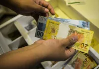 Trabalhadores recebem aviso do governo sobre desconto no salário imagem