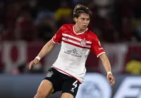 Reforço na área! Novo lateral-direito do Bahia já está em Salvador