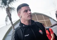Renato Kayzer define Vitória "como uma fênix" após permanência imagem