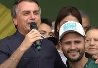 Senador choca clã bolsonarista e elogia discurso de Lula imagem