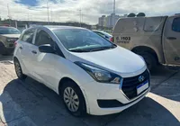 Três homens são presos com carro clonado e arma na Av. Paralela