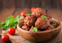 Truque de vó: o segredo para almôndegas perfeitas não está na carne