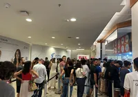 Venda de ingressos para show de Guns N' Roses gera longas filas em Salvador