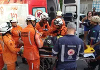 Vídeo: mulher é resgatada de escombros após casa desabar em Salvador