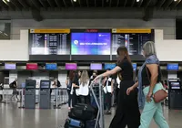 Voos sofrem atrasos e cancelamentos após falha em software