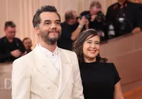 Wagner Moura chega ao tapete vermelho do Globo de Ouro 2026