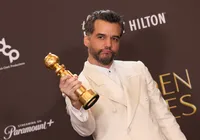 Wagner Moura enfrenta Bolsonaro e direita reage: "Mamateiro" imagem