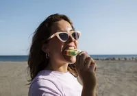 Alerta: cinco tipos de alimentos que podem causar intoxicação na praia imagem