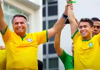 Nikolas Ferreira visita Bolsonaro e rebate Eduardo: "Prioridade é nos atacar?" imagem