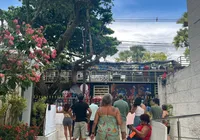 Camarote em casa: foliões curtem Carnaval na varanda no Campo Grande imagem
