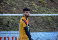 Clube tradicional do sul anuncia goleiro formado na base do Vitória imagem