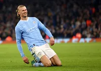 Craque do City, Haaland manda recado para Dell após gol no Ba-Vi imagem