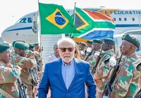 De óculos escuros no carnaval? Lula passa por cirurgia ocular delicada nesta semana imagem