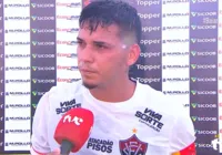 Dudu critica expulsão de companheiro no Vitória: "Tem que ser esperto"