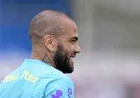 Ex-mulher de Daniel Alves é condenada a prestar contas à Justiça