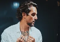 Felipe Pezzoni, vocalista da Banda Eva, revela look para o Carnaval