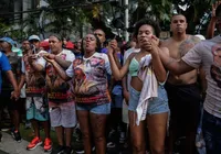 Grupo de fãs faz oração antes da pipoca de Igor Kannário no Carnaval