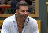 Henri Castelli sofre convulsão no BBB e colegas entram em desespero imagem