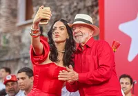 Vídeo: Janja puxa orelha de Lula após selfie com mulher em evento do PT imagem