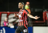 Lá ele! Com bom humor, Fabri comenta grande estreia do Vitória