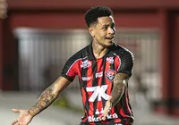 Matheuzinho lamenta erros do Vitória em goleada contra o Palmeiras imagem