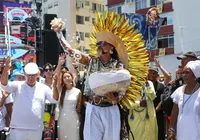 “Minhas músicas não são de murro no olho”, rebate Carlinhos Brown imagem