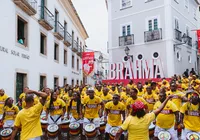 Batismo baiano de Ancelotti: percussionistas do Olodum dão boas-vindas ao técnico
