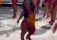 Passista com nanismo se destaca e vira símbolo de inclusão no Carnaval imagem