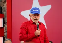 PT leva bloco de carnaval às ruas de olho na reeleição de Lula imagem