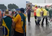 Raio causa pânico e deixa feridos em ato de Nikolas Ferreira