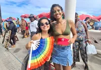 Que calor é esse? Alta temperatura desafia foliões na Barra imagem