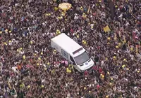 Superlotação em pré-Carnaval faz dezenas de foliões passarem mal imagem