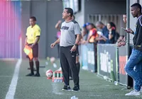 Técnico do Vitória fala sobre permanência após falhas em campeonato