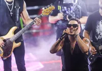 Tomate distribui acarajé aos foliões e promove seu hit para o Carnaval