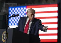 Trump acusa escritor de armar contra ele no caso Epstein imagem