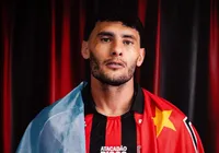 Vitória anuncia meia argentino que atuou na última Copa Libertadores