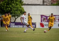 Vitória sofre com expulsão e apenas empata com o Porto no Baiano