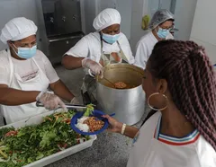 Alimentação escolar da Bahia viraliza na web: "um banquete" - Imagem
