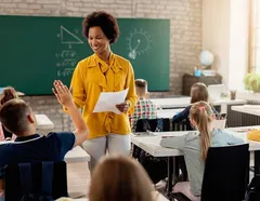 Professores passam a receber reajuste de 33% em 2026 - Imagem