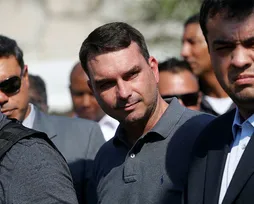 Sem palanque, Flávio aposta em agenda religiosa na pré-campanha - Imagem