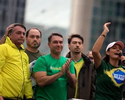 Michelle Bolsonaro entra na disputa para Senado após decisão de Flávio - Imagem