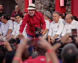 Lula usa aniversário do PT na Bahia para comparar legados na Saúde e Educação - Imagem