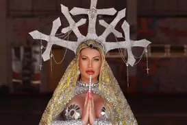 Andressa Urach faz ensaio sensual vestida de santa religiosa e polemiza - Imagem