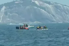 Avião de propaganda cai no mar de Copacabana - Imagem