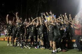 Campeão da Série B com o Vitória é anunciado por gigante nordestino - Imagem