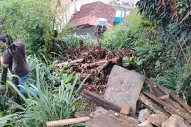Casa desaba e 10 pessoas ficam desalojadas com chuva na Bahia - Imagem