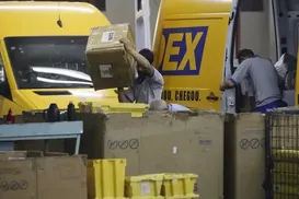 Correios precisam de R$ 10 bilhões para regularizar entregas - Imagem